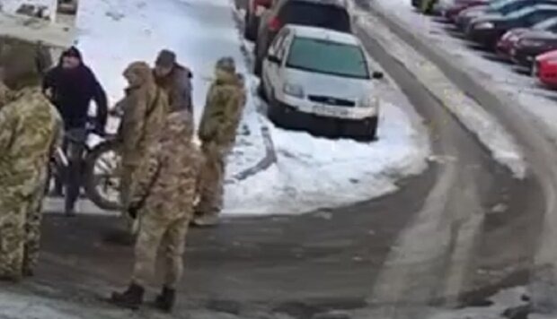 ТЦК йдуть на нові хитрощі: відстрочки, інвалідність і навіть бронь від мобілізації не врятують