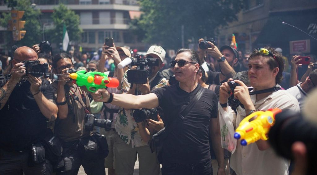 У Барселоні протестувальники обстрілюють туристів водяними пістолетами