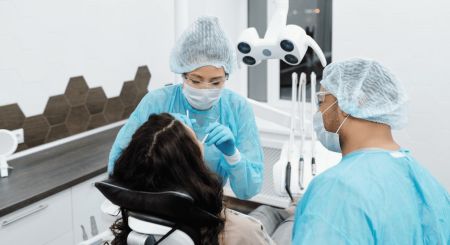 Стоматологія в Польщі дорожча у 3 рази: українці масово їдуть на лікування додому