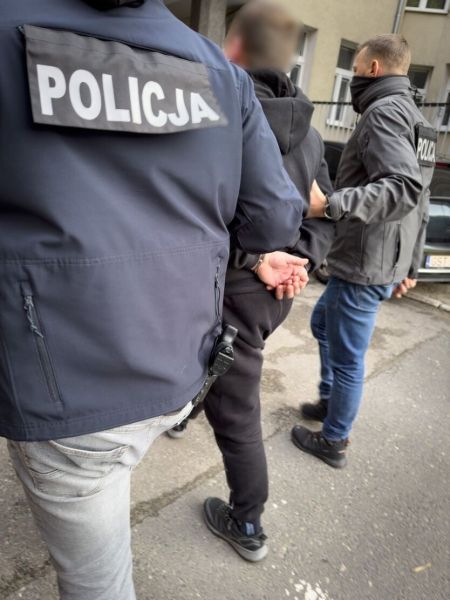 У Польщі затримують українців за хабарі при оформленні карт побиту