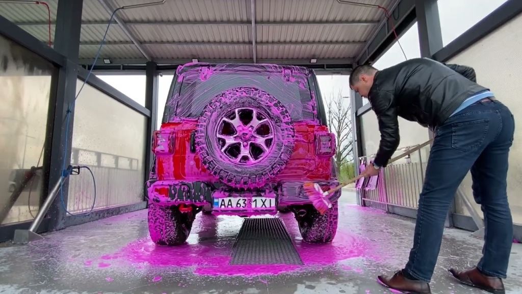 Як правильно мити авто влітку на мийках самообслуговування: поради експертів