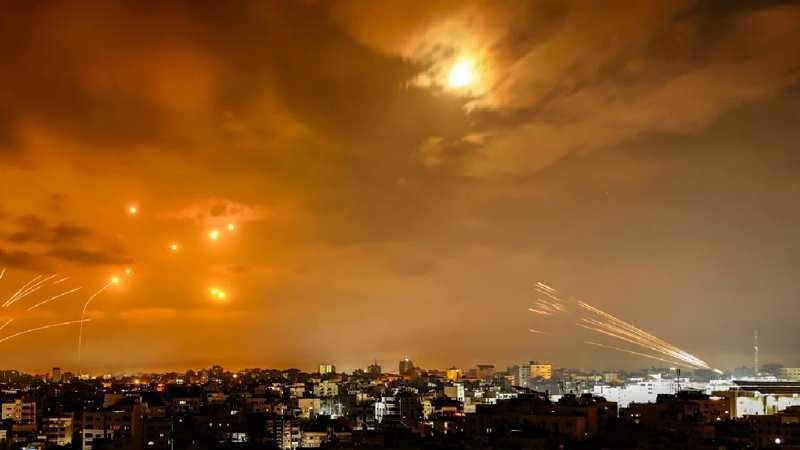 Іран атакував Ізраїль сотнями ракет: влучання у Міноборони та ППО