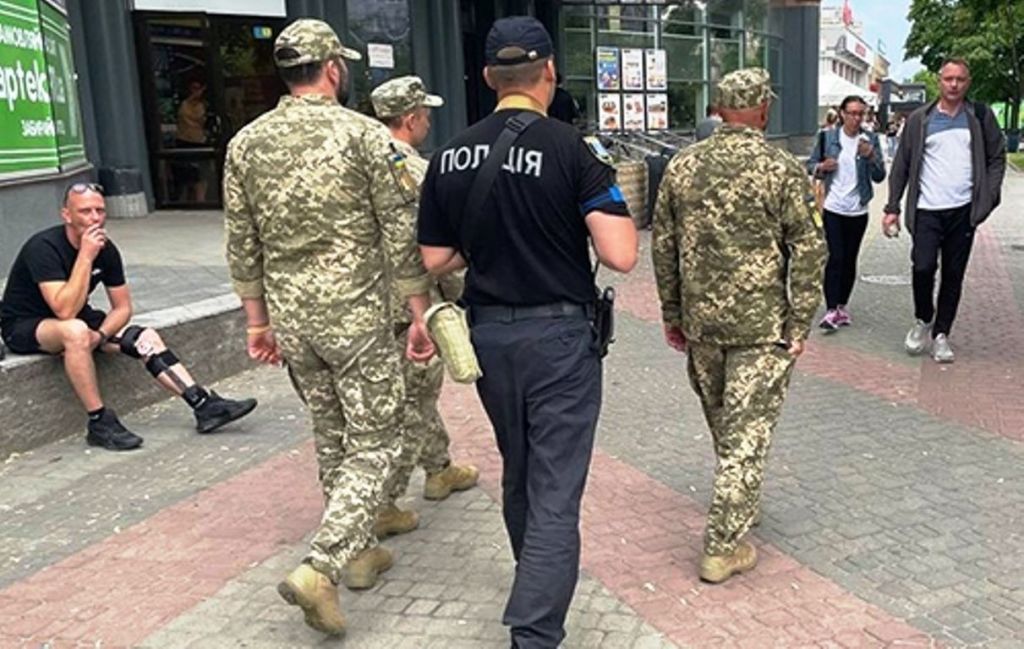 Затримання та доставка у ТЦК: юрист пояснив, коли дії поліції є незаконними