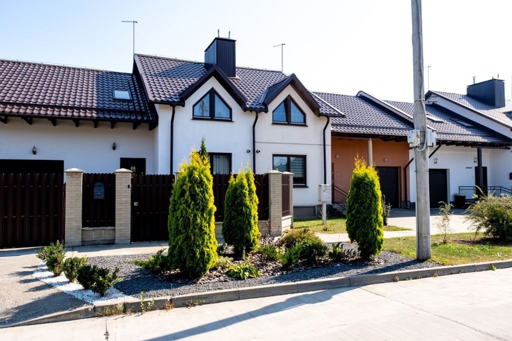 Українці почали масово купувати приватні будинки замість квартир