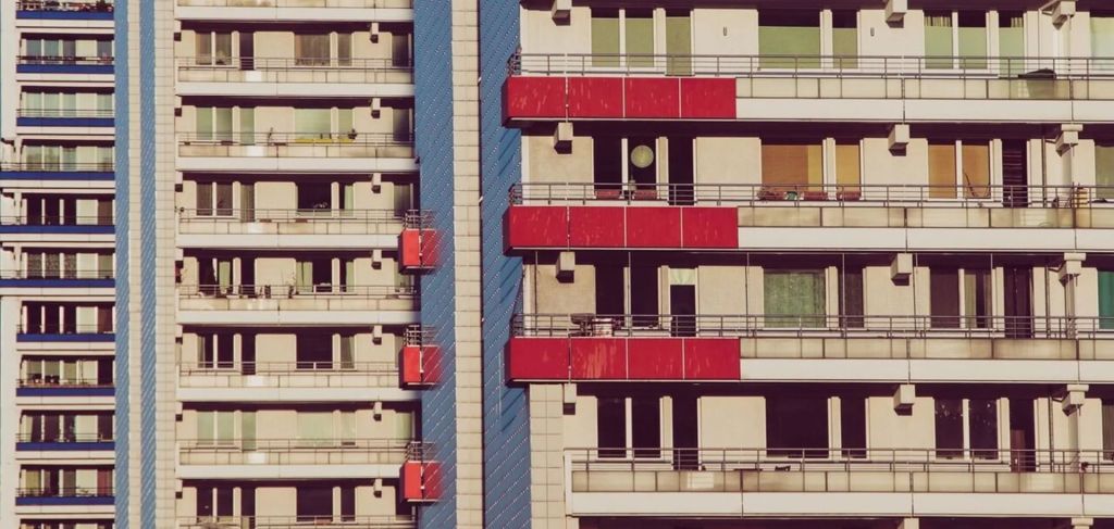 У прифронтових регіонах обвалився ринок житла: квартири подешевшали на 30–50%