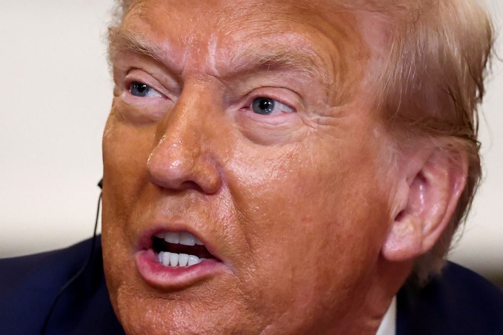 Трамп уперше передасть зброю Україні за президентськими повноваженнями — Reuters