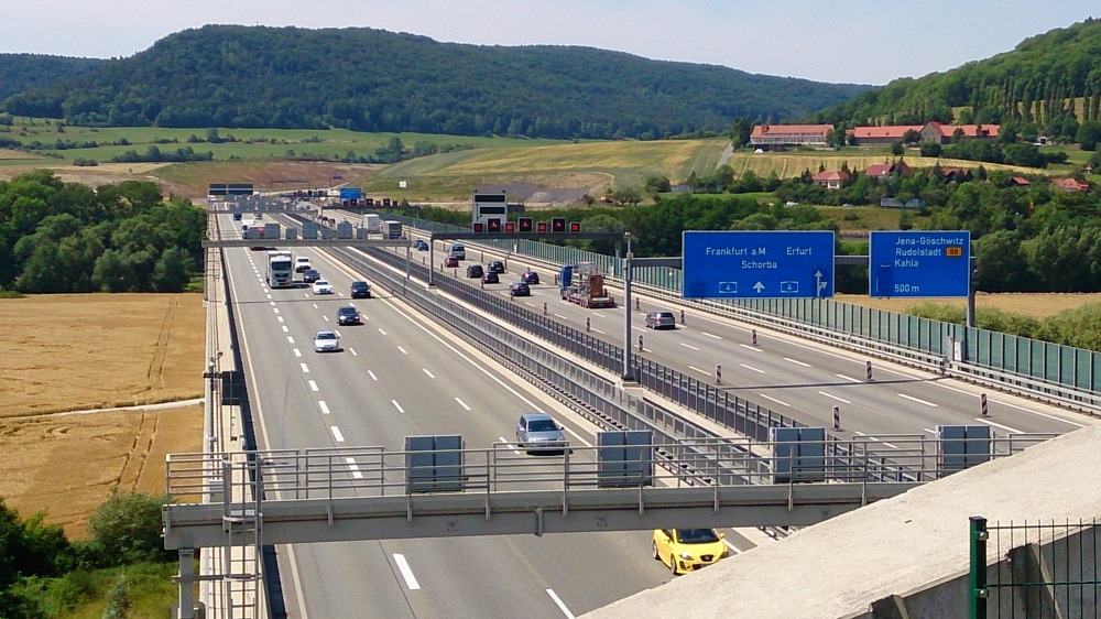 В ЄС почали штрафувати водіїв за зупинку авто через нестачу пального в дорозі