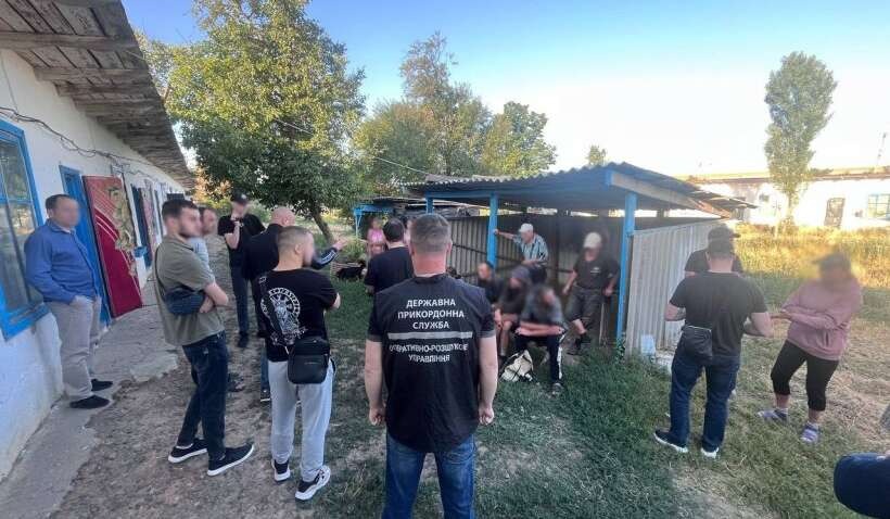 На Дніпропетровщині викрили сучасне рабство: 16 людей утримували в нелюдських умовах
