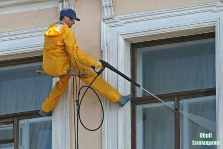 Як часто потрібно мити фасади в умовах київського клімату