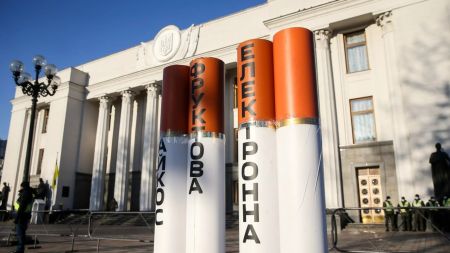 У Раді запропонували повністю заборонити електронні сигарети