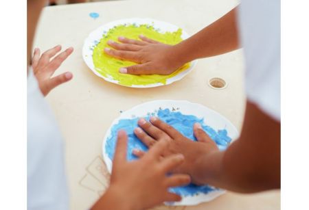 Терапія довіри: як благодійники допомагають дітям пройти крізь біль