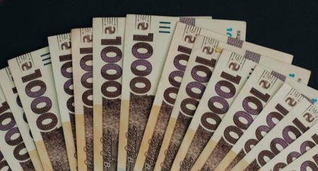 Топ-зарплати серед чиновників: хто отримує понад 100 тисяч гривень