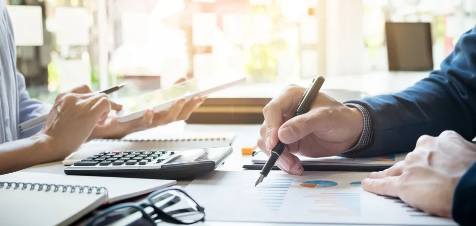 Законна економія: як українцям платити менше податків без порушень