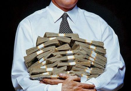 Рекордні оклади: зарплати чиновників підняли до 250 тисяч гривень