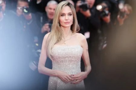 Анджеліна Джолі хоче переїхати за кордон