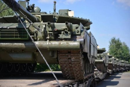 До Білорусі прибули перші ешелони російської техніки для навчань