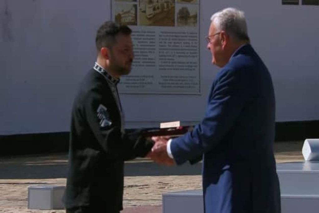 Зеленський нагородив Келлога орденом «За заслуги»