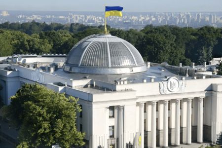 У Раді запропонували дозволити виїзд за кордон чоловікам до 25 років