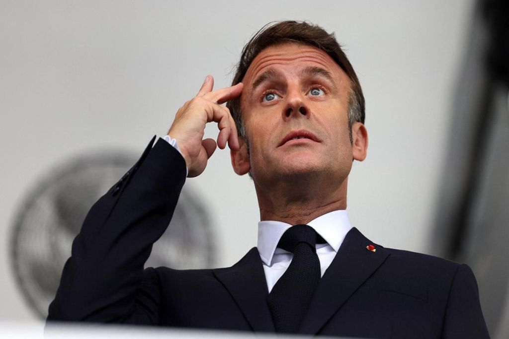 У парламенті Франції готують процедуру відставки Макрона