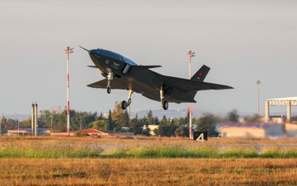 У Туреччині розпочали випуск безпілотного винищувача