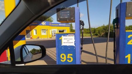 Бензин за талонами в російському Забайкаллі та Криму