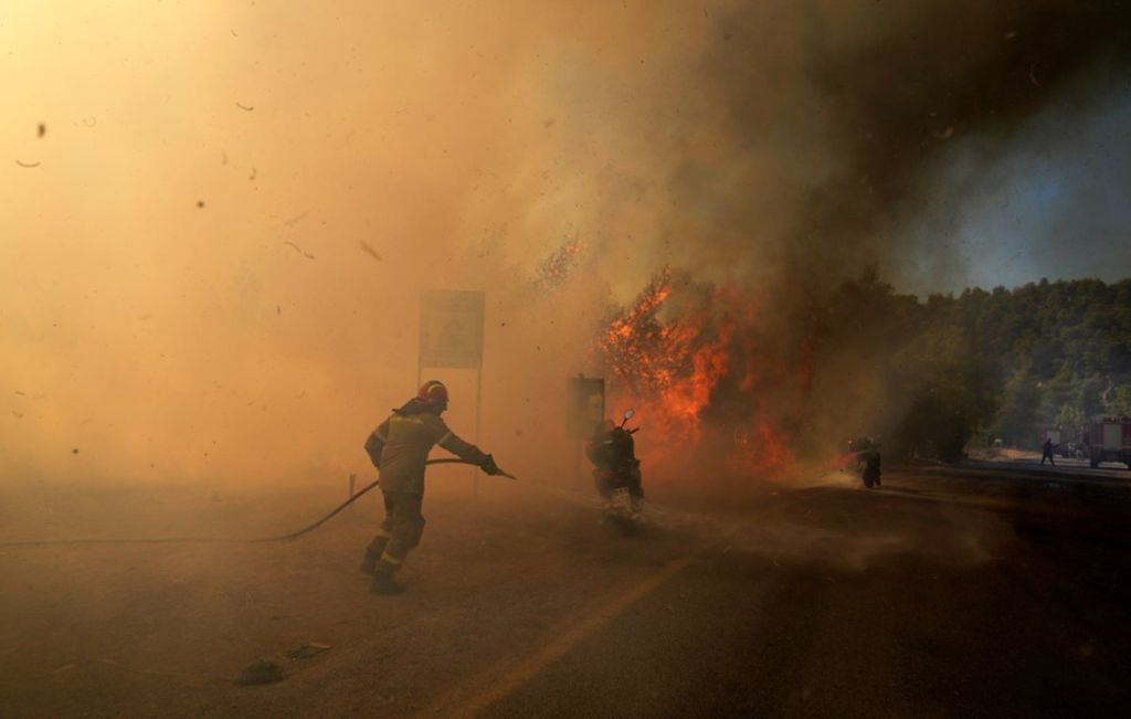 Європа у вогні: лісові пожежі підступають до столиць