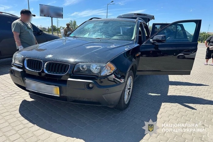 Волонтер продавав автомобілі, які ввозив з-за кордону для військових