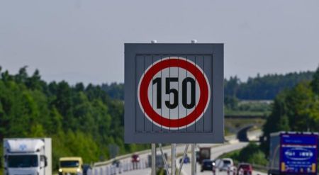 У Чехії вирішили підняти ліміт швидкості авто до 150 км/год