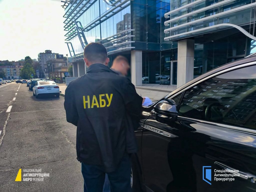 Будівництво житла для військових: чиновник Міноборони попався на хабарі в $1,3 млн