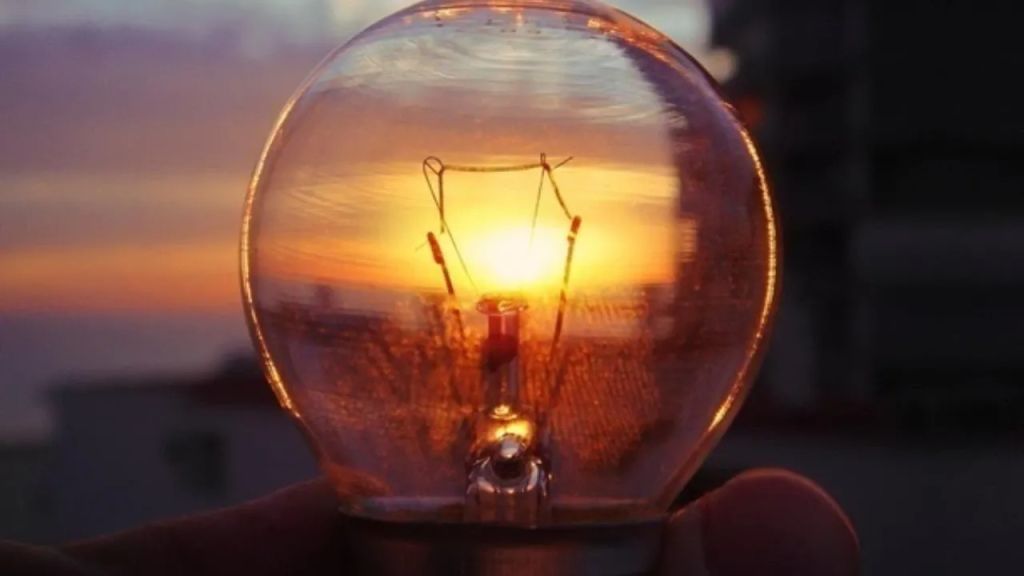 В Україні змінили правила відключення боржників від електроенергії: що важливо знати