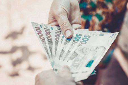 Українці відмовляються від готівки: понад 95% розрахунків відбувається картками