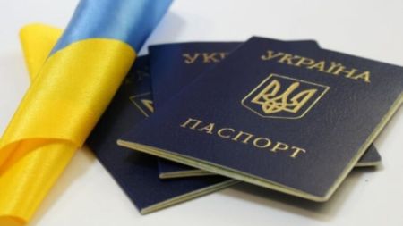 Українців почали штрафувати за “не такі” паспорти: скільки доведеться заплатити