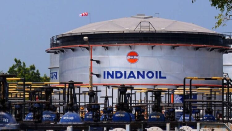 Державні НПЗ Індії зупинили закупівлю російської нафти після введення мит США – Bloomberg