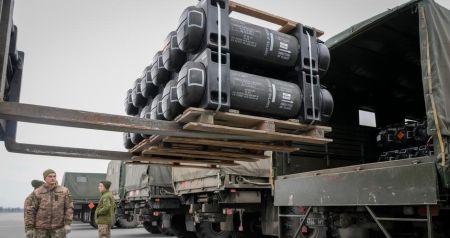 Заробіток на війні: США продають Європі зброю для України з націнкою в 10%