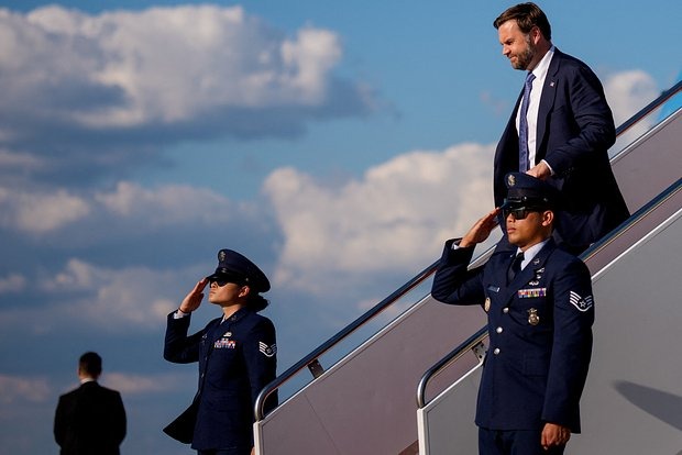 Венс заявив про готовність зайняти місце Трампа