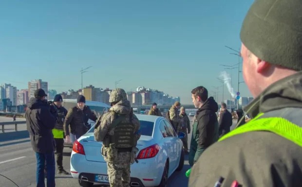 Перевірка на блокпосту: чи можуть затримати, якщо в “Резерв+” не збігаються дані