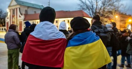 Українським біженцям буде складніше отримати допомогу в Польщі: Сейм ухвалив закон