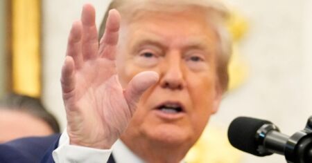 Трамп: переговори Зеленського з Путіним малоймовірні через “незбагненну ненависть”