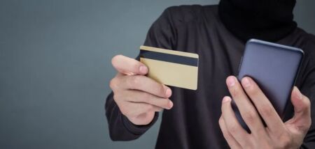 Українці продають речі в інтернеті, а потім втрачають гроші: викрито шахрайську схему