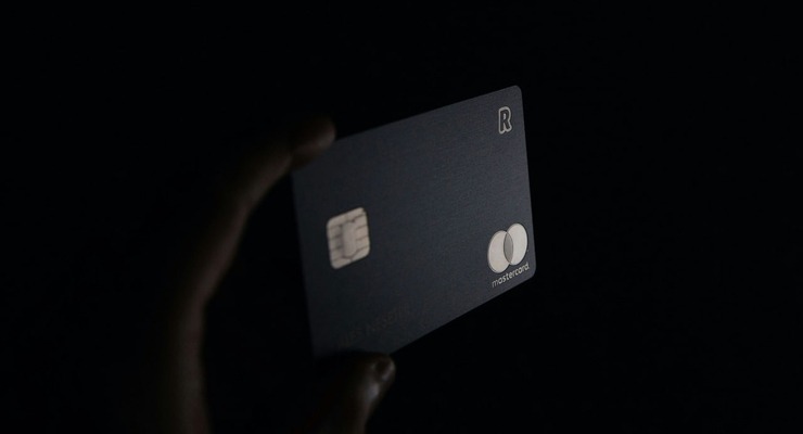 Переказ грошей на карту українцями: які суми викличуть підозру банку