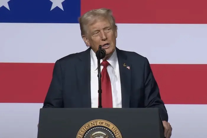 «У тебе жалюгідний вигляд». Трамп розкрив деталі розмови з Путіним на Алясці