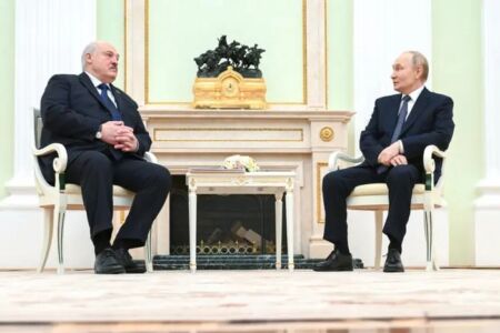 Лукашенко після зустрічі з Путіним пригрозив Україні