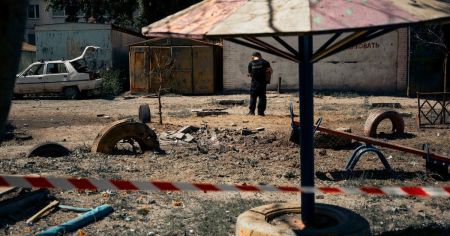 Окупанти вдарили по мосту у Кременчуці: рух перекрито