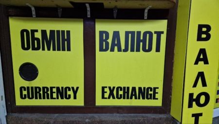Ослаблення гривні неминуче: до якого курсу готується бізнес