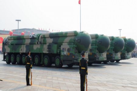 Китай вперше продемонстрував повну ядерну тріаду на параді