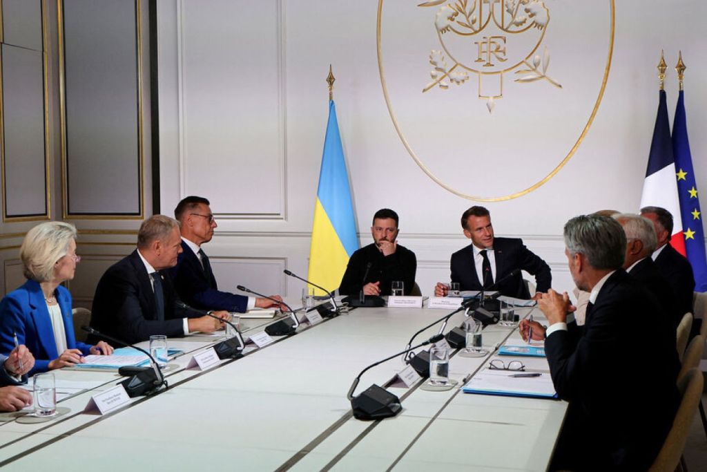 Саміт у Парижі: в Україні можуть з’явитися до 30 тисяч іноземних військових