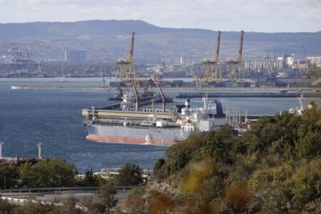 Кожен шостий танкер у світі входить до «тіньового флоту» Росії – NYT