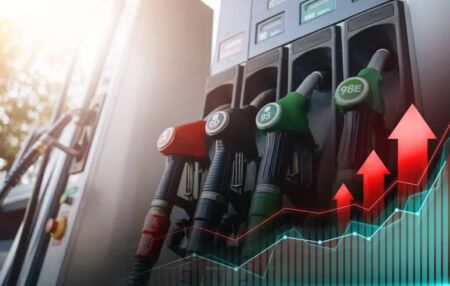 Бензин в Криму зник через удари по російських НПЗ: подробиці