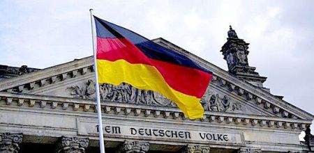 Українських біженців можуть почати повертати додому: що запропонували у Німеччині