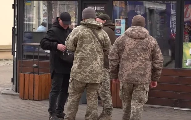 “Забирають людей із сіл та маленьких міст”: військовий розніс мобілізацію в Україні